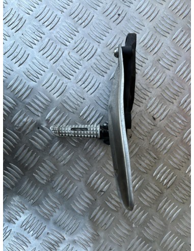 Platine gauche repose pied TRIUMPH STREET TRIPLE 675 2013 - 2016