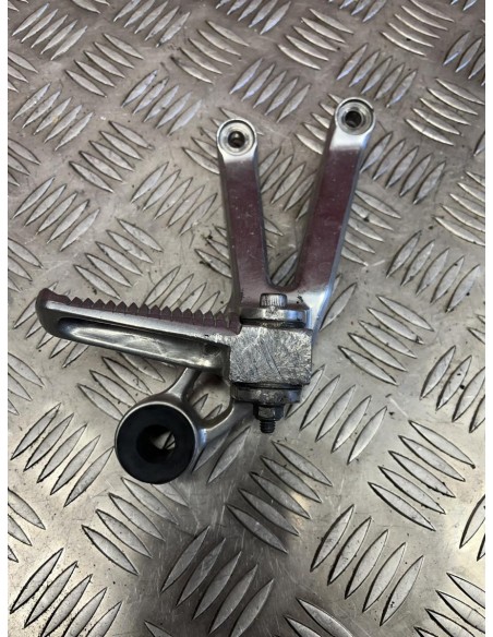 Platine repose pied passager arrière droite YAMAHA R1 1998 - 1999