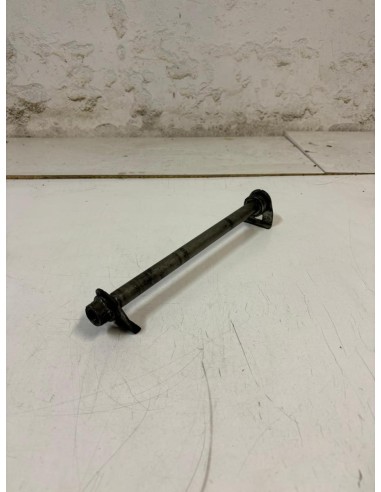 Axe de roue arrière SUZUKI BANDIT 600 2000  -  2004