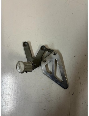 Platine gauche repose pied TRIUMPH SPEED TRIPLE 955 1999 - 2004