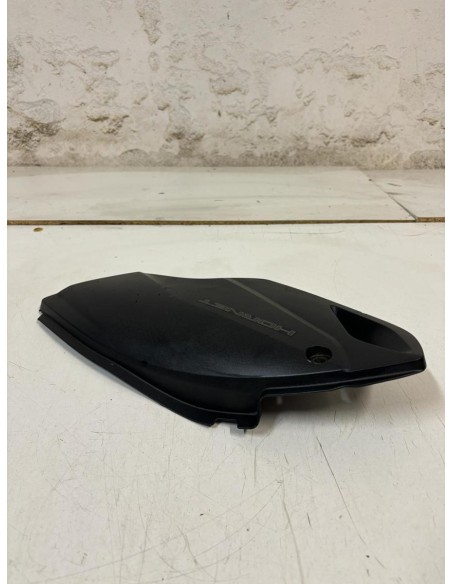 Flanc de carénage droit sous selle HONDA HORNET 600 2007  -  2010