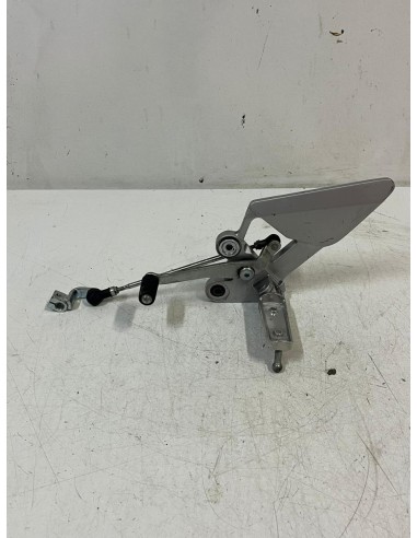 Platine gauche repose pied YAMAHA FZ6 2004 - 2008