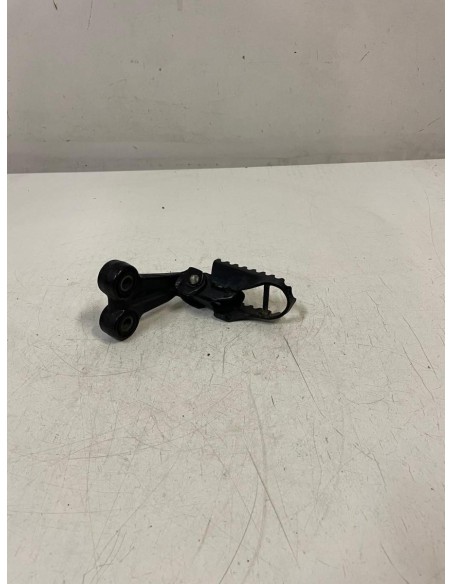 Platine avant droite repose pied conducteur SUZUKI DR 650 1996  -  2003