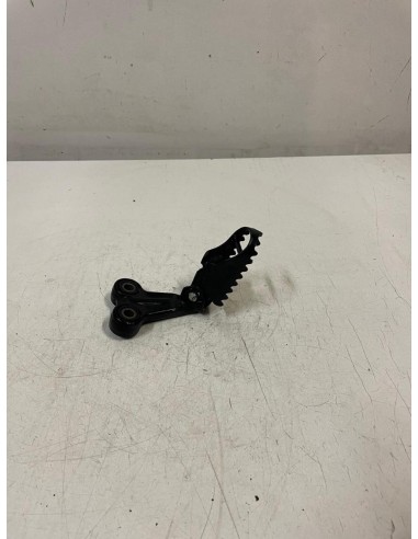 Platine avant gauche repose pied SUZUKI DR 650 1996 - 2003
