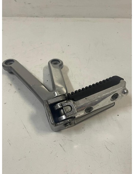 Platine repose pied passager arrière gauche SUZUKI BANDIT 1200 2001 - 2005