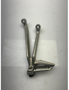 Platine repose pied passager arrière gauche TRIUMPH STREET TRIPLE 765 2017 - 2019