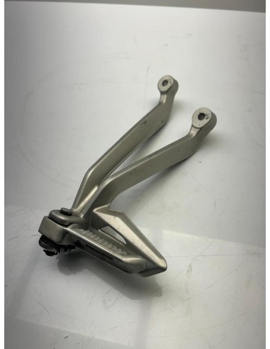 Platine repose pied passager arrière gauche TRIUMPH STREET TRIPLE 765 2017 - 2019