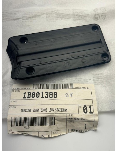 Trappe plastique de frein à main neuf PIAGGIO MP3 500 2014  -  2018