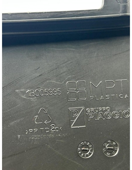 Tablier protège jambe NEUF PIAGGIO MP3 HPE 300 2019 - 2024