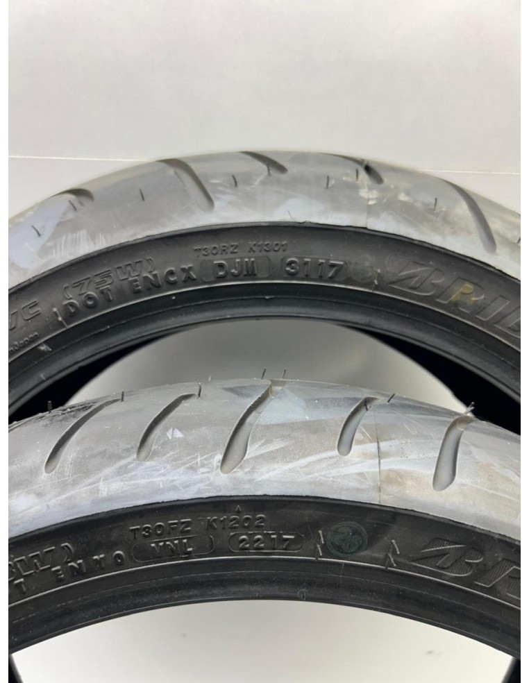 Train de pneu Bridgestone T30 120 70 17 + 190 55 17 occasion