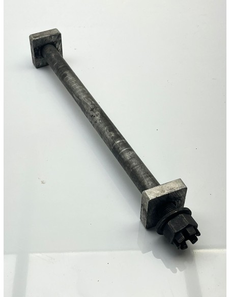 Axe de roue arrière KAWASAKI VERSYS 650 2006 - 2013