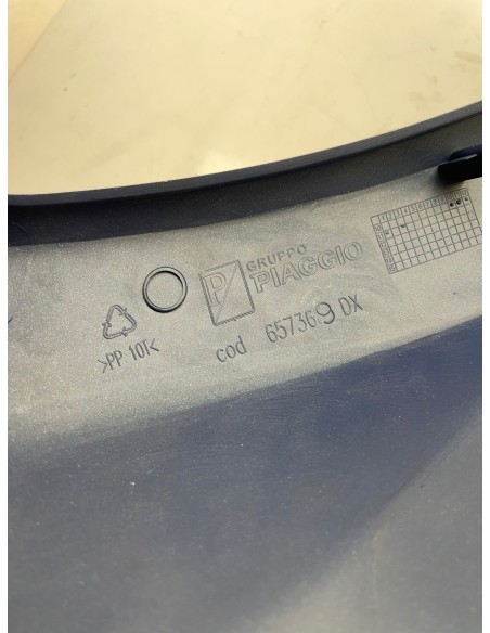 Carénage Latéral droit PIAGGIO MP3 YOURBAN 2011 / 2016 657369000C