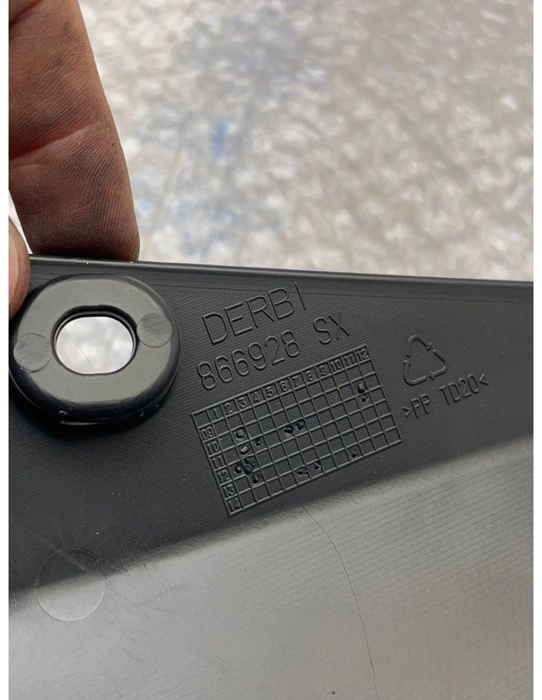 Carénage latéral gauche GILERA SMT 50 2010 / 2017