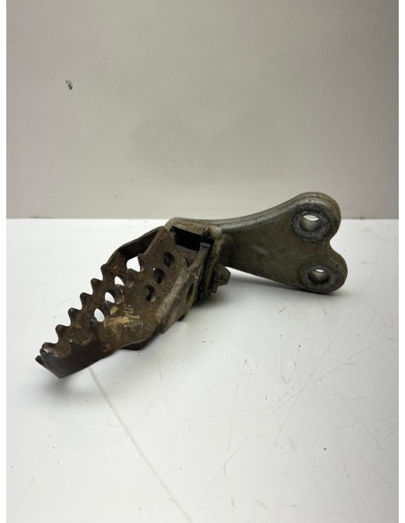 Platine et repose pied avant gauche YAMAHA TTR 600 1994 - 2004