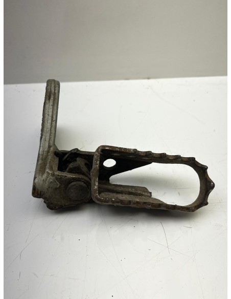 Platine et repose pied avant gauche YAMAHA TTR 600 1994 - 2004