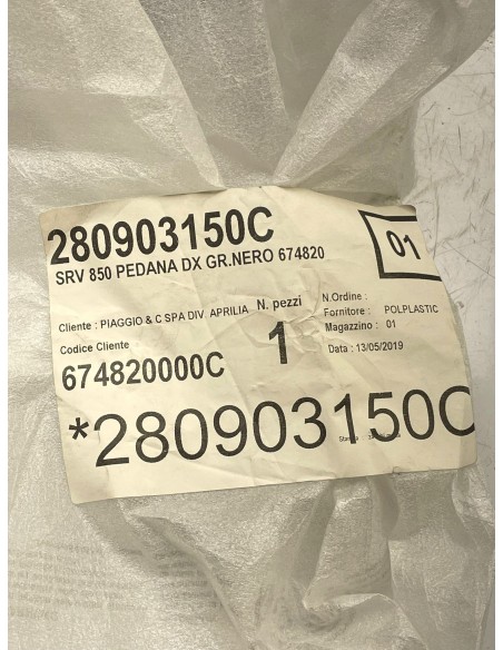 Repose pied passager droit GILERA 800 GP 2007 / 2013 674820000C