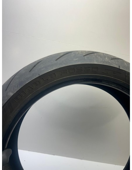 Pneu arrière PIRELLI DIABLO ROSSO IV 180/55/17 20% d'usure