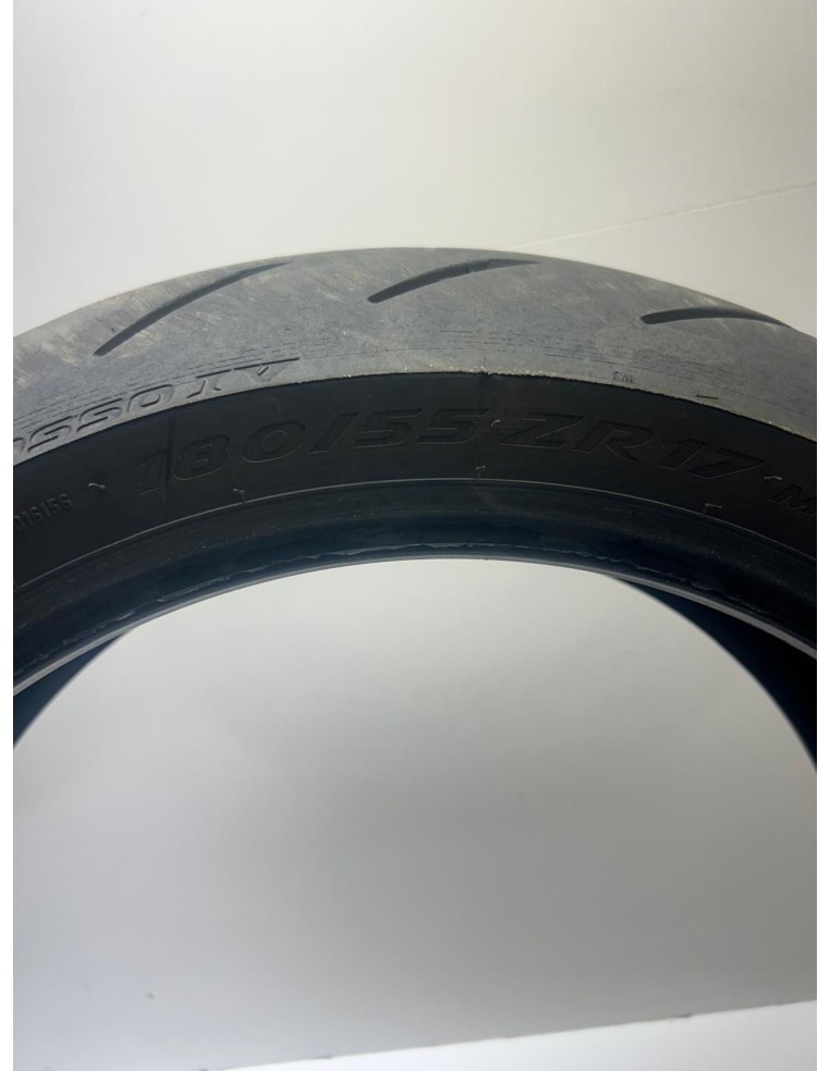 Pneu arrière PIRELLI DIABLO ROSSO IV 180/55/17 20% d'usure