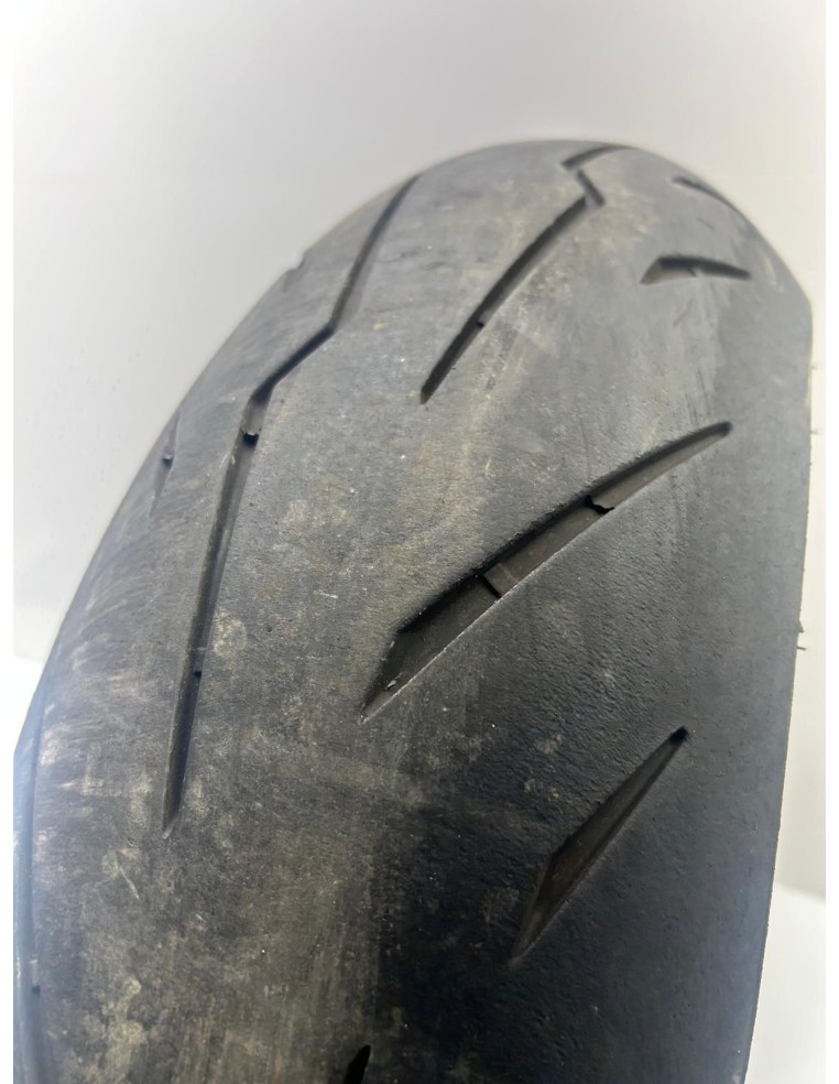 Pneu arrière PIRELLI DIABLO ROSSO IV 180/55/17 20% d'usure