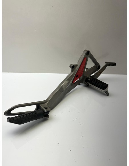 Platine repose pieds droite HONDA CB600F Hornet 2000 - 2001