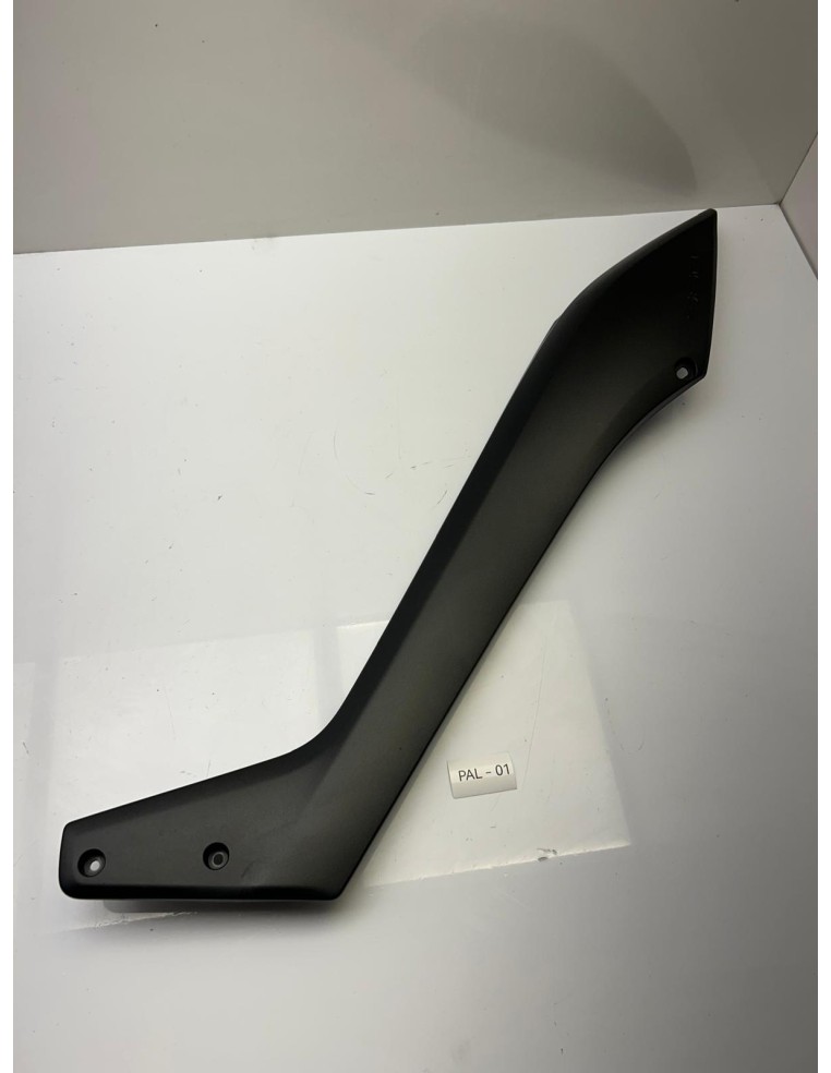 Cache latéral gauche YAMAHA 560 TMAX 2020 - 2021