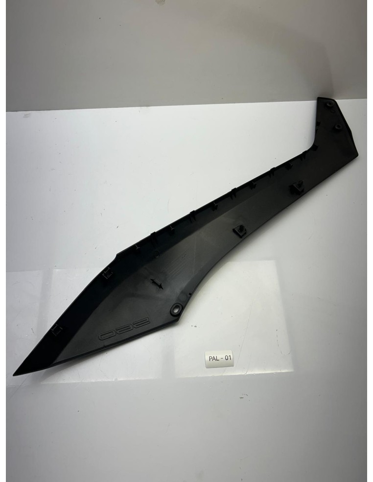 Cache latéral gauche YAMAHA 560 TMAX 2020 - 2021
