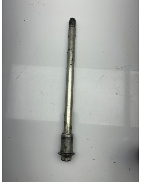 Axe de roue avant YAMAHA XMAX 125 / MBK SKYLINER 125 2006 / 2009 2JX251810000