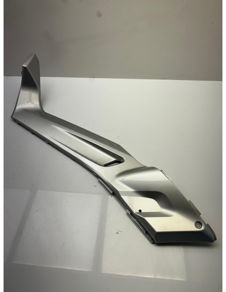 Carénage repose pied gauche YAMAHA XMAX 125 / MBK SKYLINER 125 2006 / 2009 1B9F741300P0
