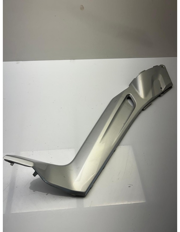 Carénage repose pied gauche YAMAHA XMAX 125 / MBK SKYLINER 125 2006 / 2009 1B9F741300P0