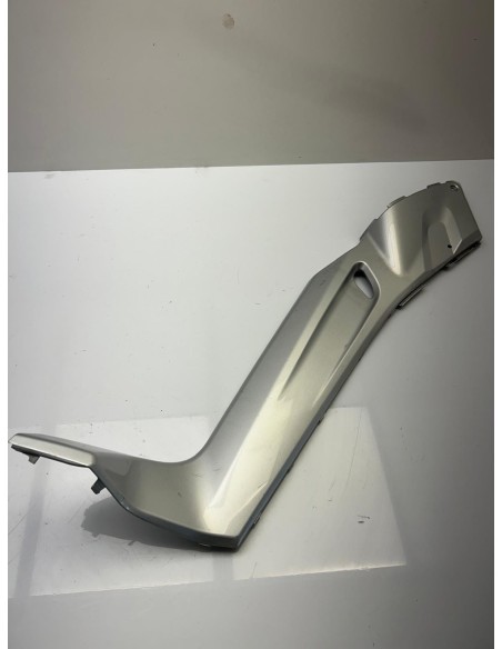 Carénage repose pied gauche YAMAHA XMAX 125 / MBK SKYLINER 125 2006 / 2009 1B9F741300P0