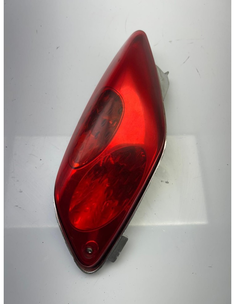 Phare arrière droit YAMAHA XMAX 125 / MBK SKYLINER 125 2006 / 2009 1C0H47300000