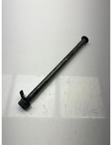 Axe de roue arrière HONDA CB 500 1997 - 2003
