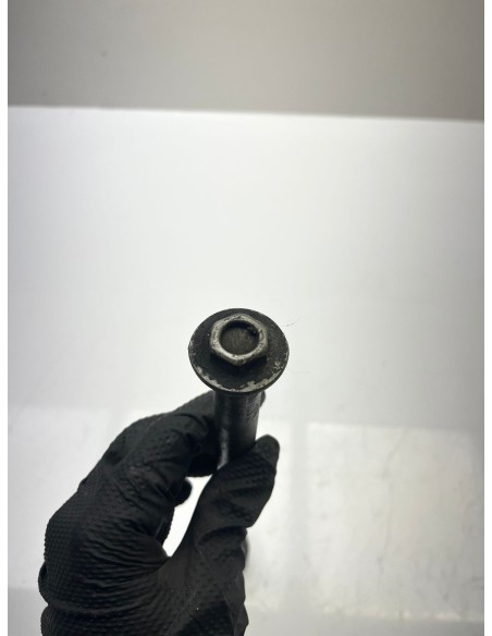 Axe de roue arrière HONDA CB 500 1997 - 2003