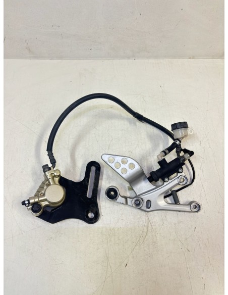 Maitre cylindre et étrier de frein arrière avec platine de repose pied YAMAHA YZF R125 2008 / 2013 5D7F580W2200 / 5D7F583V0000