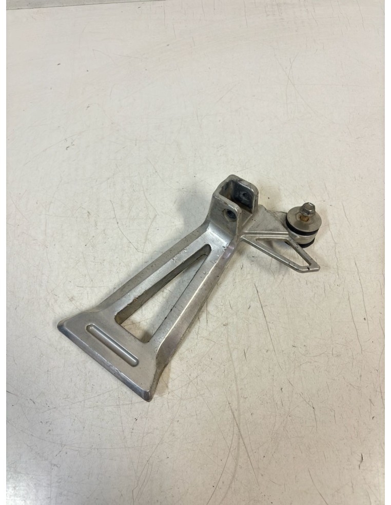 Platine repose pied arrière droit SUZUKI GSX 1400 2002 / 2007 4381142F00000