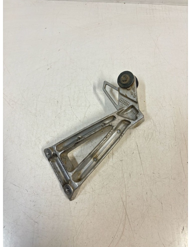 Platine repose pied arrière droit SUZUKI GSX 1400 2002 / 2007 4381142F00000