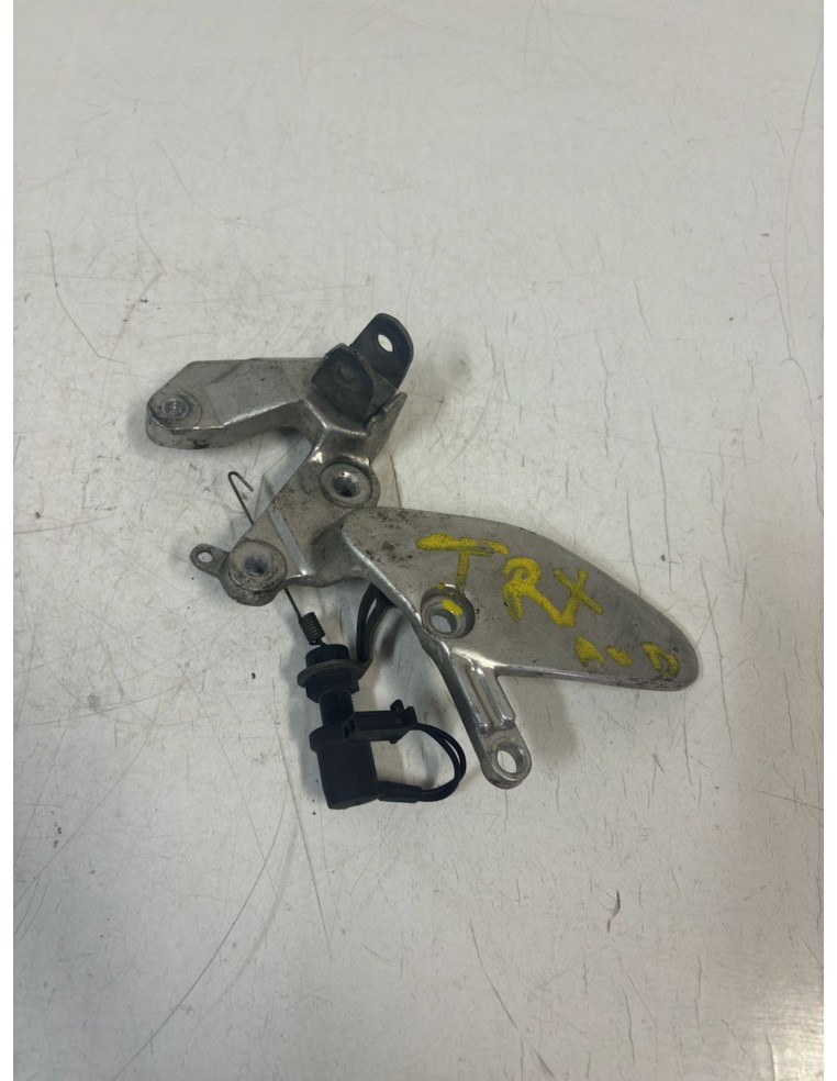 Platine repose pied droit YAMAHA TRX 850 1996 / 1998 4FM274430100