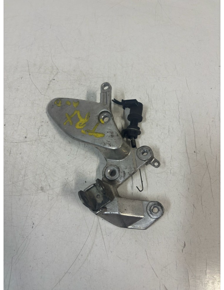 Platine repose pied droit YAMAHA TRX 850 1996 / 1998 4FM274430100
