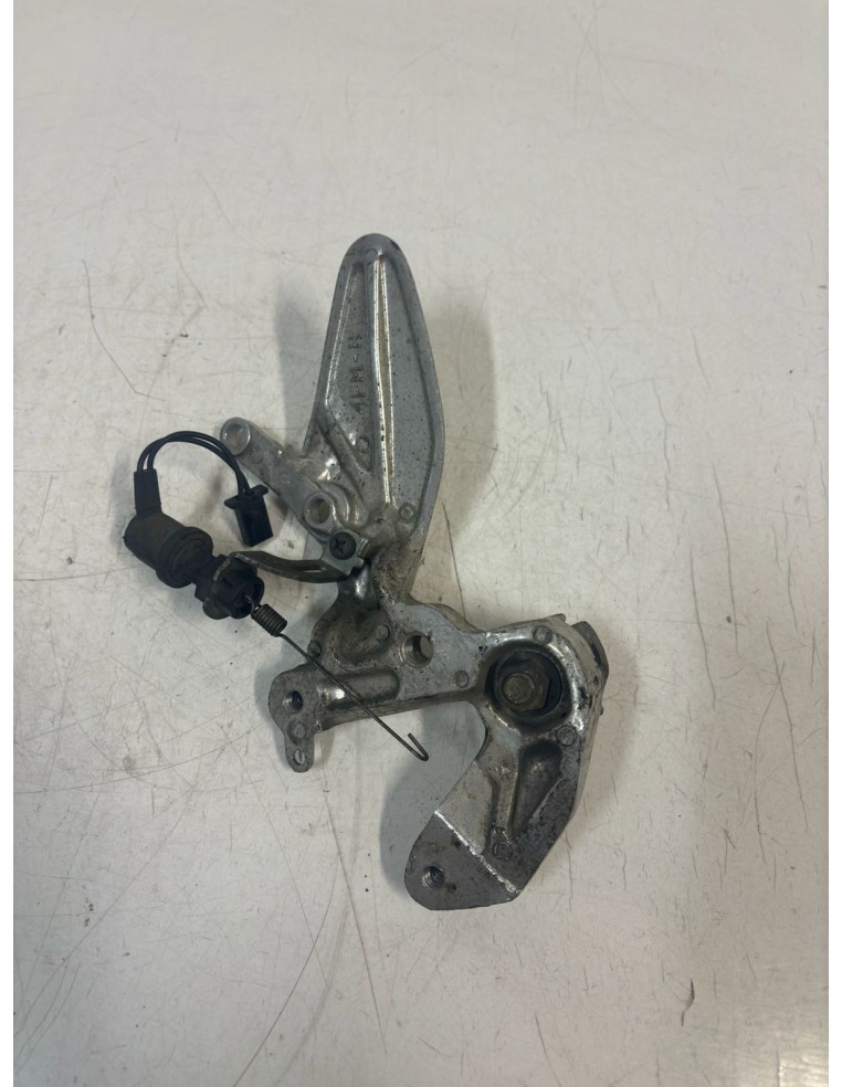 Platine repose pied droit YAMAHA TRX 850 1996 / 1998 4FM274430100