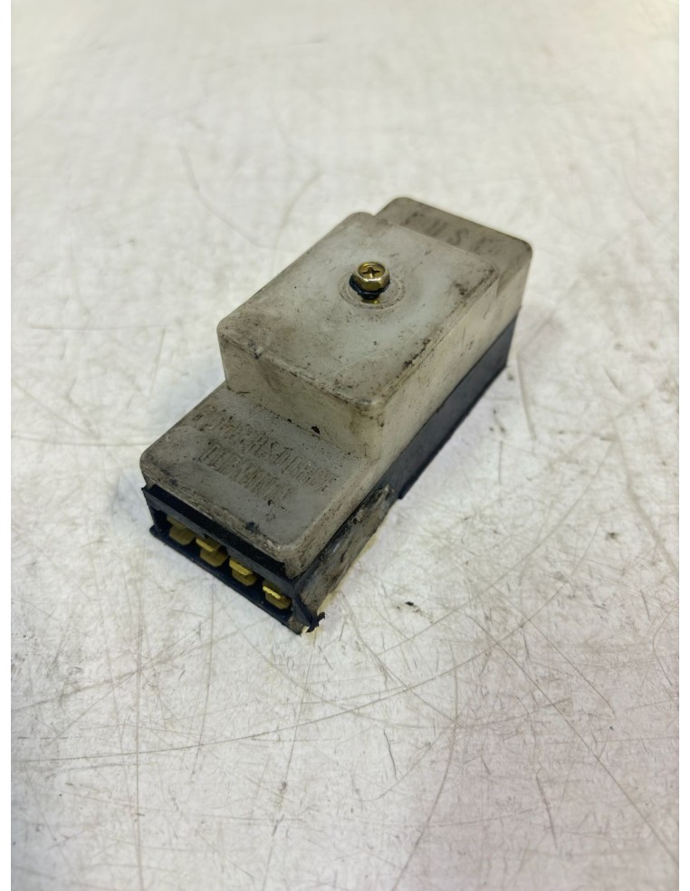 Porte fusible SUZUKI GSXR 750 1988 - 1990 3674005A01000