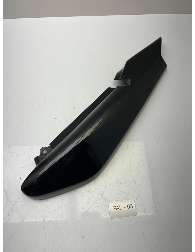 Flanc de selle gauche origine YAMAHA 125 YBR 2005 - 2008