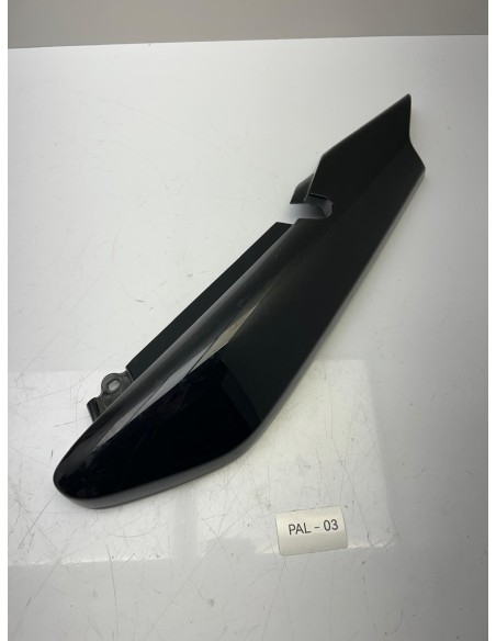 Flanc de selle gauche origine YAMAHA 125 YBR 2005 - 2008