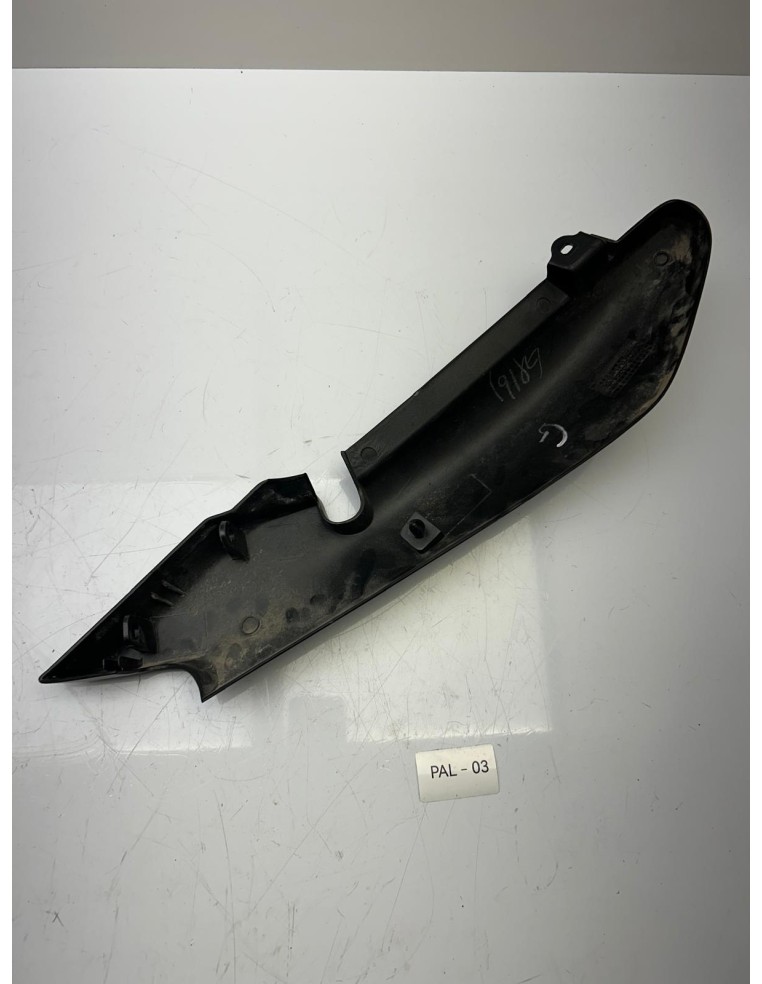 Flanc de selle gauche origine YAMAHA 125 YBR 2005 - 2008