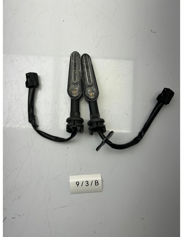 Paire de clignotants avant origine YAMAHA MT 07 2021 - 2024