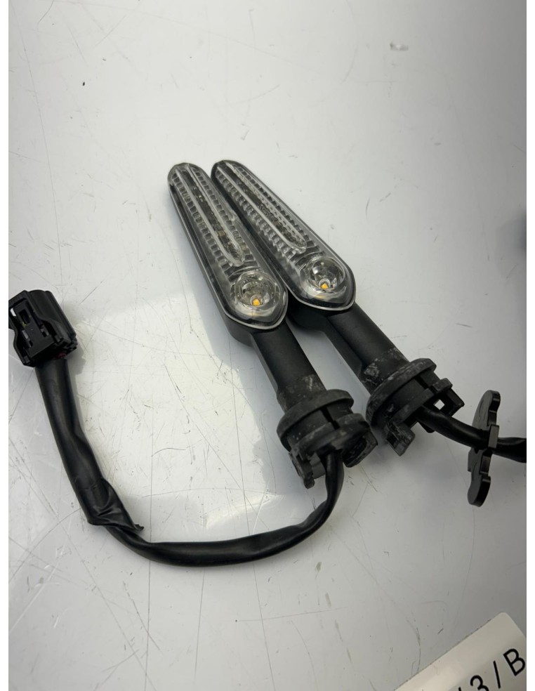 Paire de clignotants avant origine YAMAHA MT 07 2021 - 2024