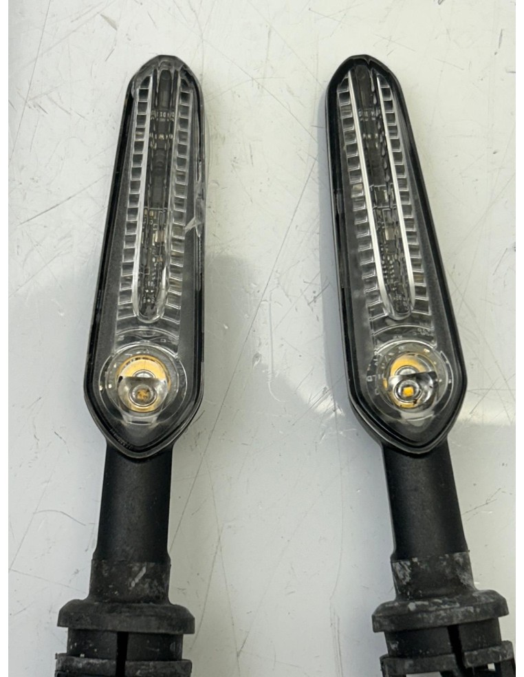 Paire de clignotants avant origine YAMAHA MT 07 2021 - 2024