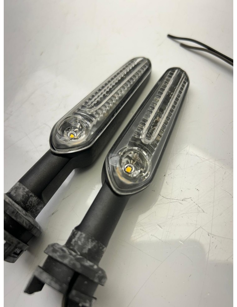 Paire de clignotants avant origine YAMAHA MT 07 2021 - 2024