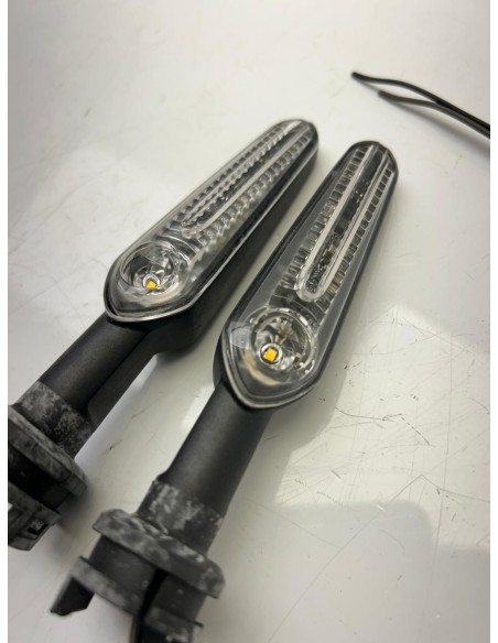Paire de clignotants avant origine YAMAHA MT 07 2021 - 2024