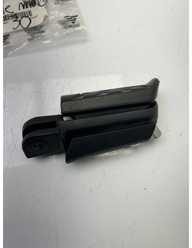 Repose pied pilote droit origine VOGE 525R Euro 5 2023 - 2024