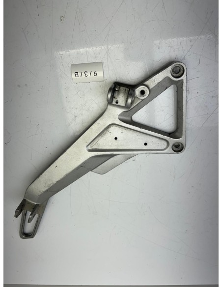 Platine repose pieds gauche HONDA CB 600 F Hornet 2000 - 2001